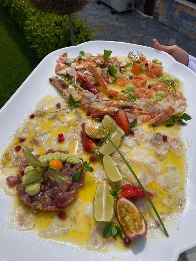 Villa Kingfish Restaurant & Boutique *